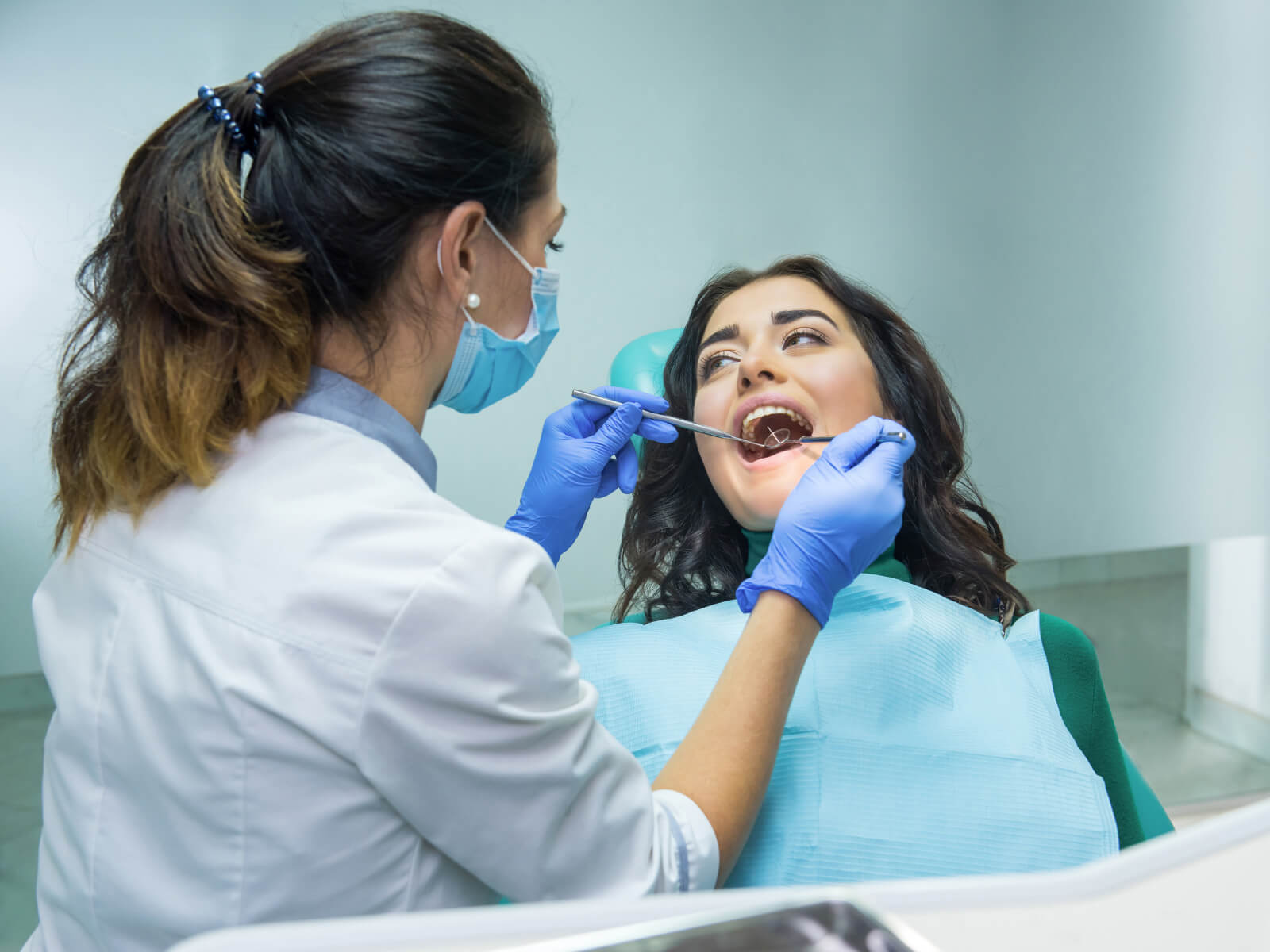 Understanding the Role of an Emergency Dentist